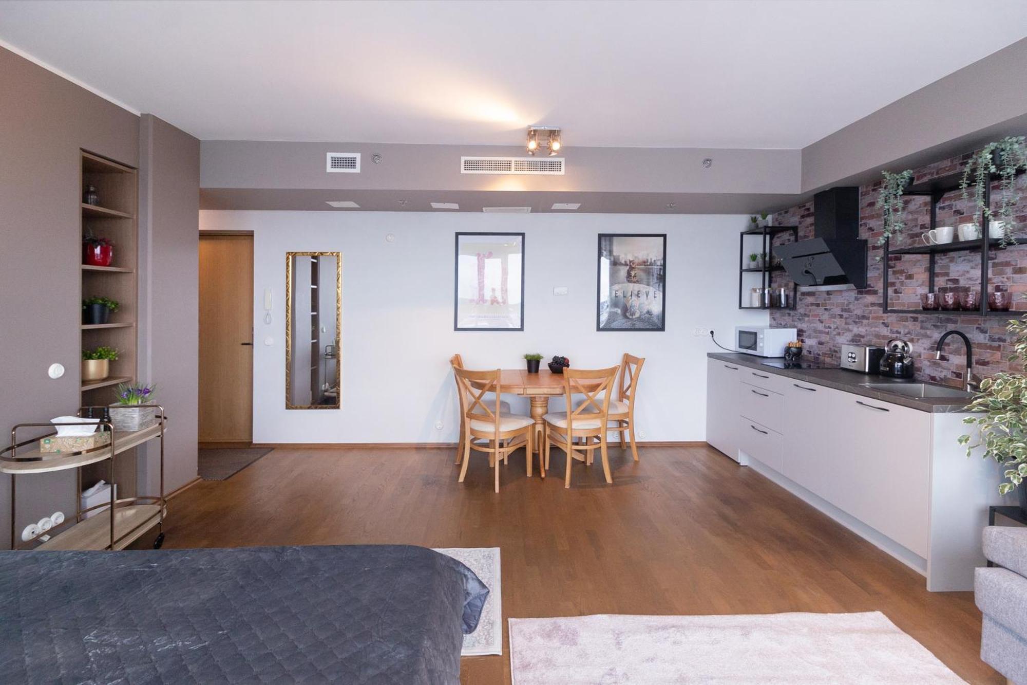 Revalia Fahle Airport Bus-Station Apartments With Best Views Екстер'єр фото