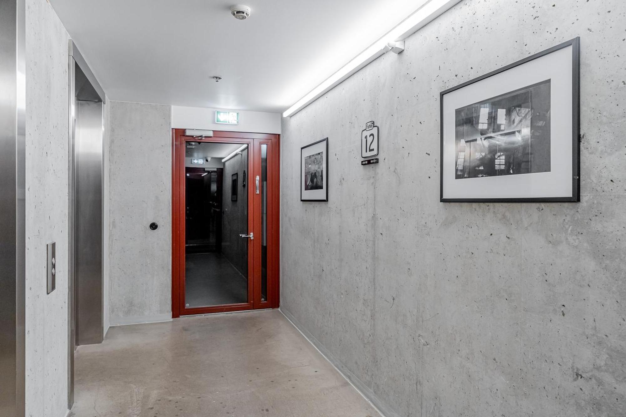 Revalia Fahle Airport Bus-Station Apartments With Best Views Екстер'єр фото